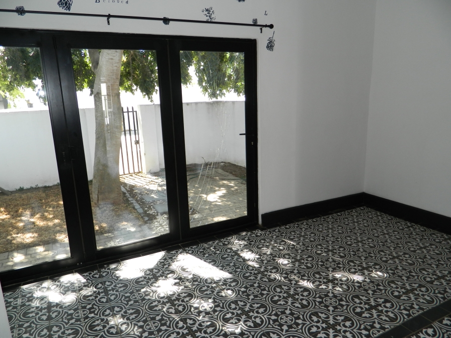 To Let 2 Bedroom Property for Rent in Paarl North Western Cape